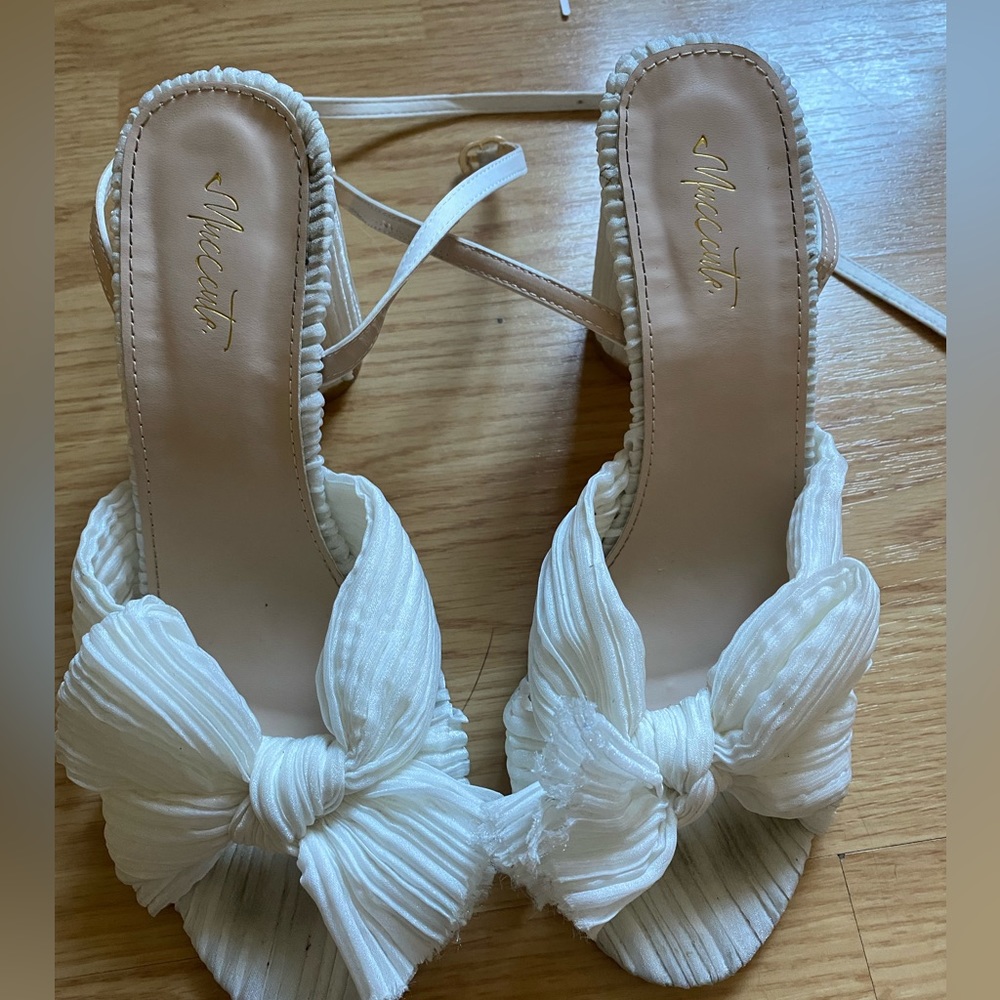 White bow heels